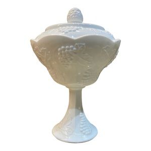 Harvest Milk Glass by Colony. Height: 10 1/4”
Width: 6 7/8” EUC